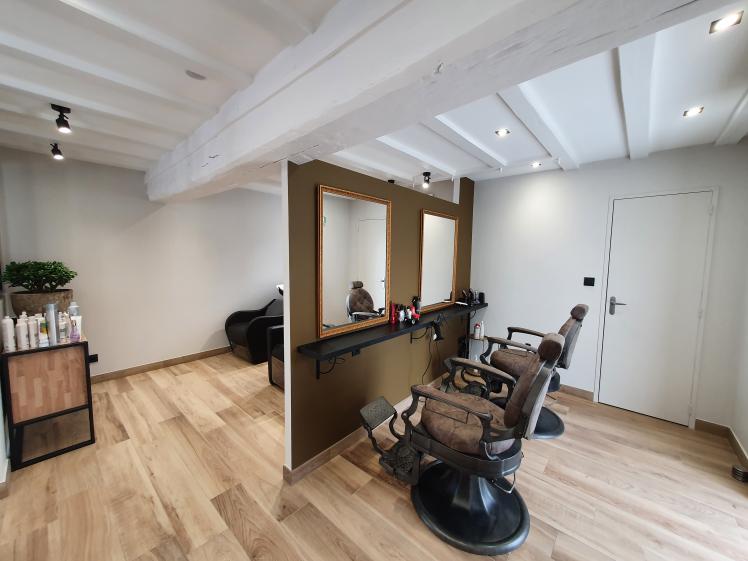 Transformation d'une maison en salon de coiffure