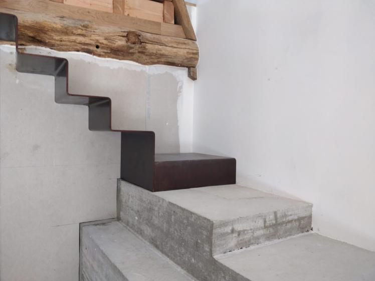 Aménagement d'une grange bourguignonne - Photo escalier 2