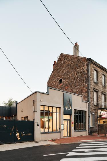 façade sur rue / Photo Sylvain Jouve