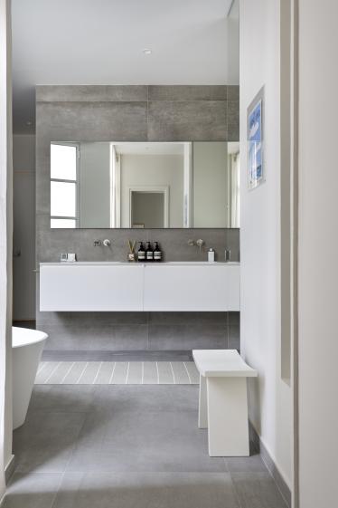 vue de la salle de bain depuis la chambre master - photo de Thibault Pousset
