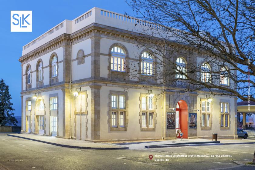 Pôle culturel à Mugron (40) - Façade lumière bleue