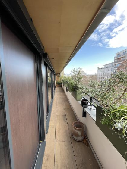 Vue du balcon rue