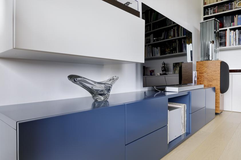 meuble TV dessiné par Kahina Dutey Architectures - photo de Thibault Pousset
