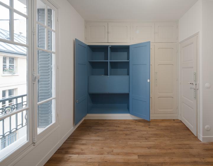 Chambre avec rangement