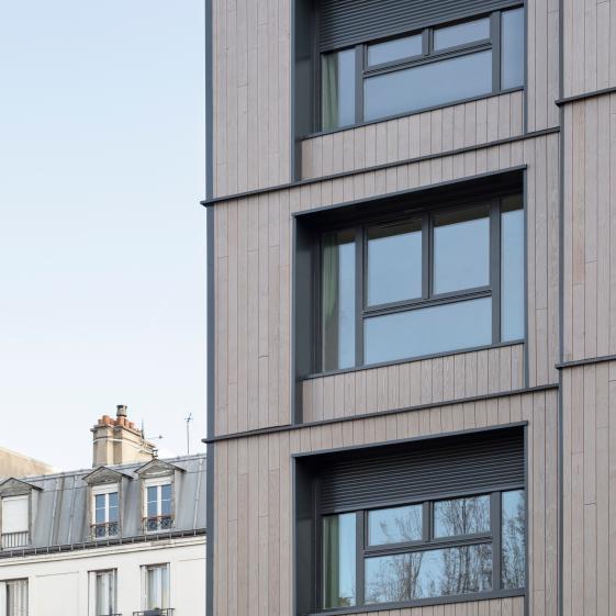 La Chapelle // Façade est en ossature bois (FOB) avec remplissage en textile recyclé (Métisse®) sur ossature béton