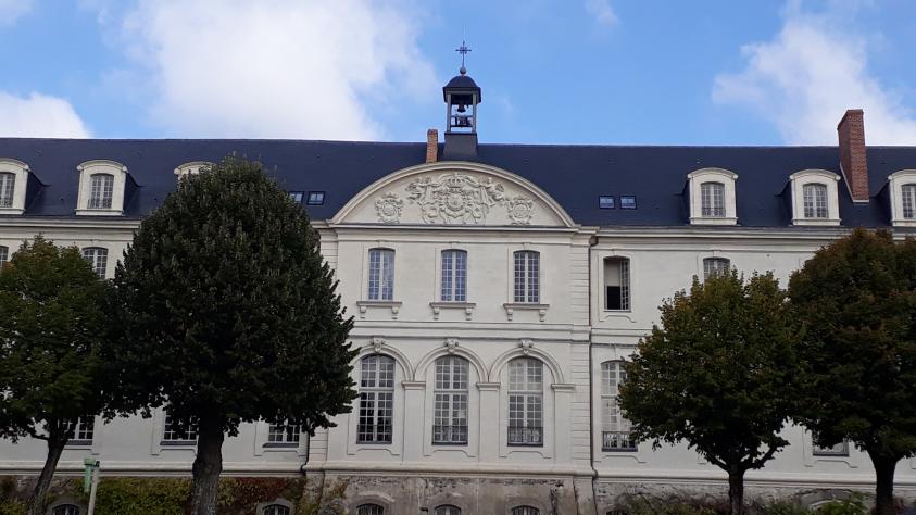 Vue des travées du fronton