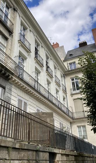 Vue générale de la façade restaurée