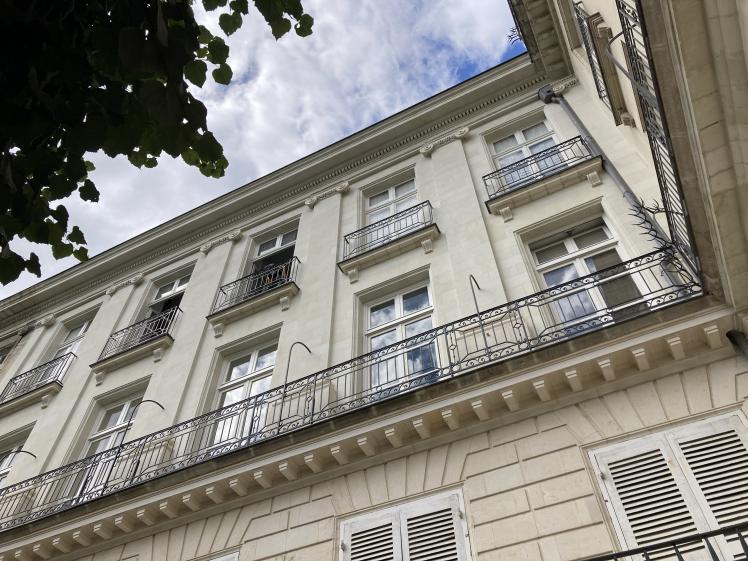 Vue des étages de la façade restaurée