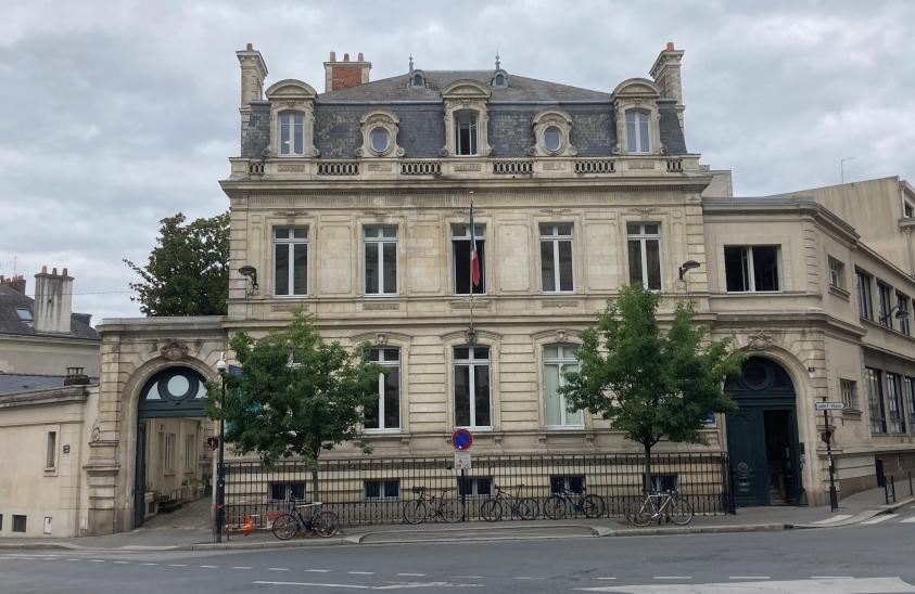 Vue de l'élévation sur la place, bâtiment A
