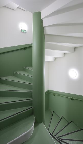 La Chapelle //  L’escalier, une rue intérieure dotée des mêmes qualités d’ambiance que les logements