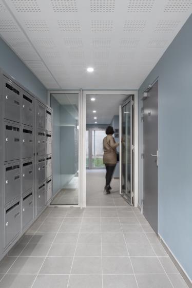 Boulogne // Hall d’entrée, traversant permettant de lier la rue à la cour intérieure.