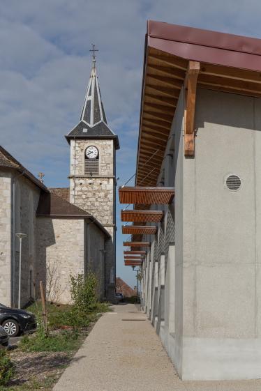 Vue extérieure - Vue sur le village et son église @Iris Rodet
