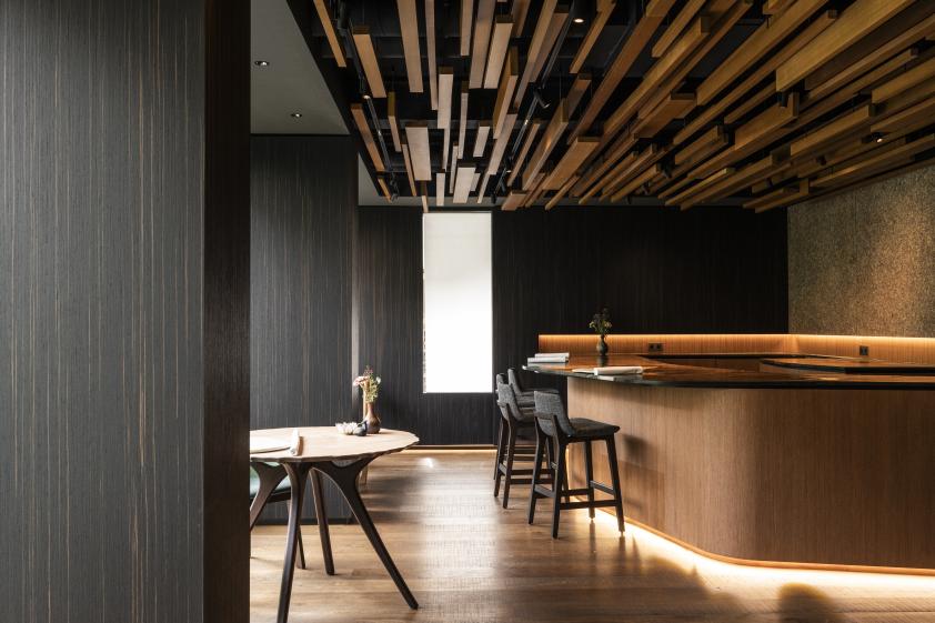vue intérieure sur meuble - restaurant gastronomique étoilé