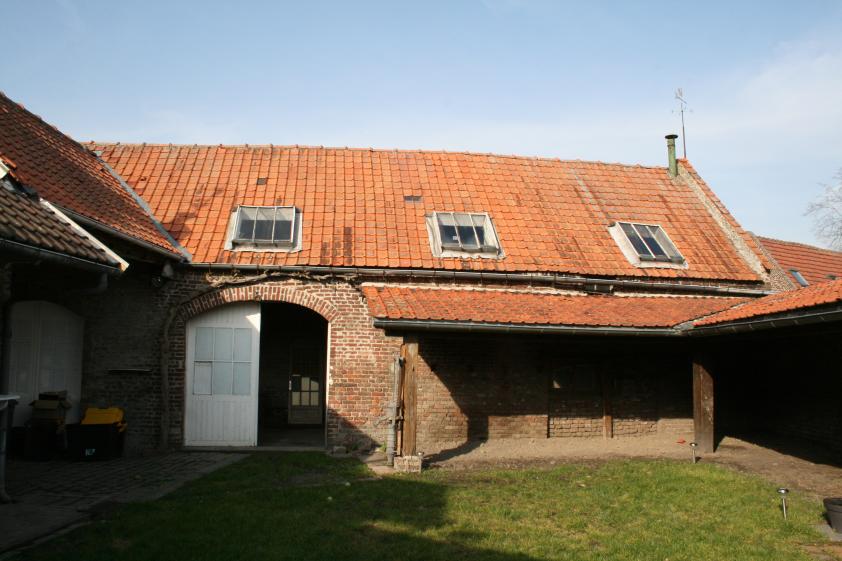 La cour existante