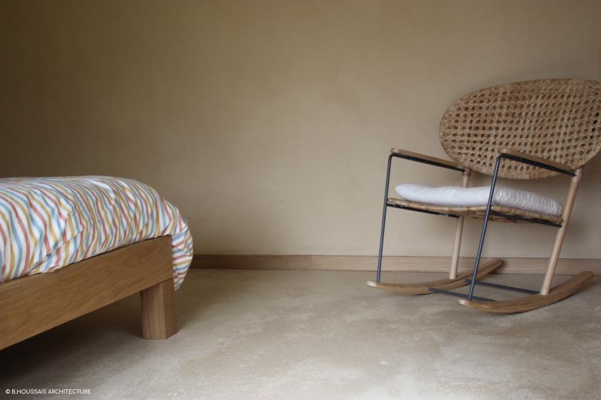 Enduit terre & parquet chêne, une douceur enveloppante pour l'espace nuit