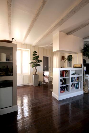 Rénovation totale d'un appartement dans le quartier Compans Cafarelli : le caisson bureau avec bibliothèque et éclairage intégré  - Projet par l'Atelier S architecte et architecte d'intérieur à Toulouse