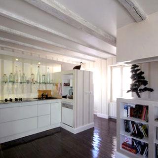Rénovation totale d'un appartement dans le quartier Compans Cafarelli : la cuisine et l'entrée - Projet par l'Atelier S architecte et architecte d'intérieur à Toulouse