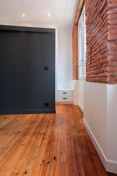 Esprit loft pour cette rénovation d'un appartement dans un immeuble ancien du quartier Les chalets à Toulouse : mariage subtil et chic de l'ancien et du neuf - projet par l'atelier S architectures, architecte et architecte d'intérieur à Toulouse