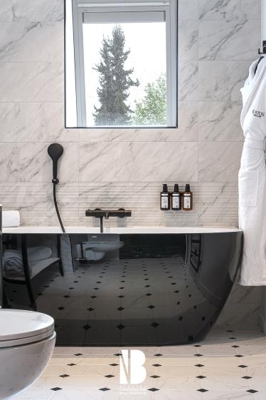 Salle de bain rétro et contemporaine
