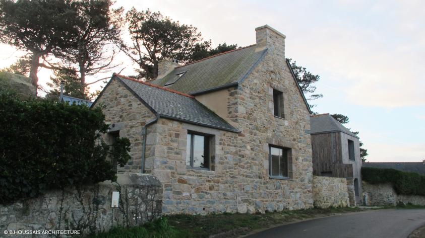 Pierres retrouvées en façade OUEST