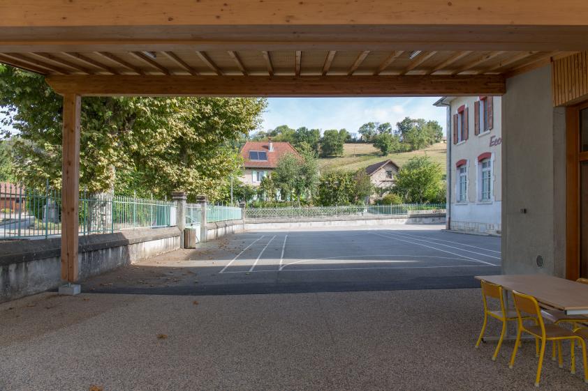 Vue extérieure - Le préau @Iris Rodet