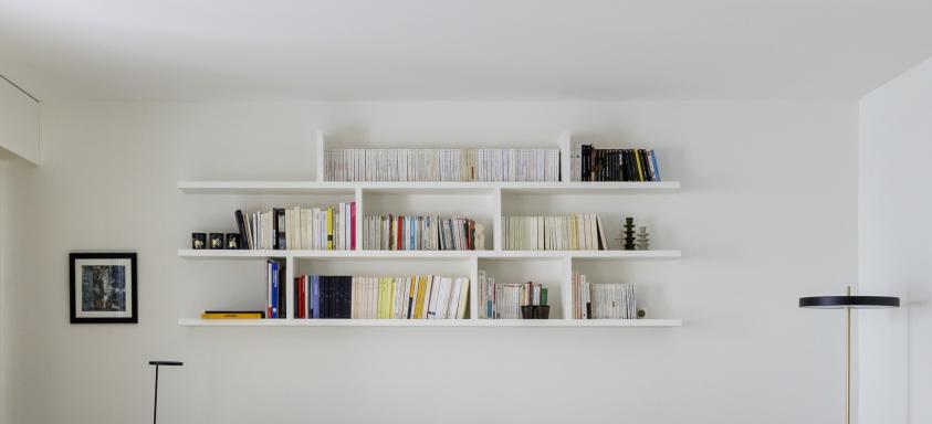 Bibliothèque suspendue - Photo de Thibault Pousset