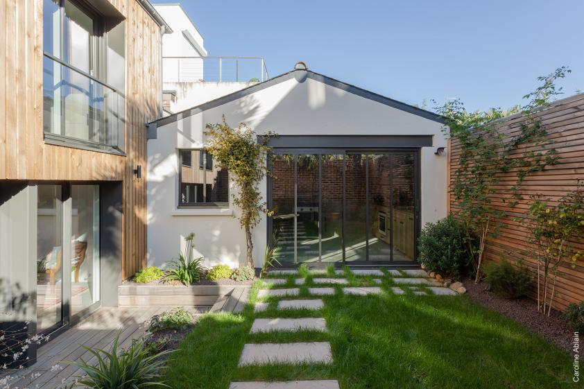 Maison B.
