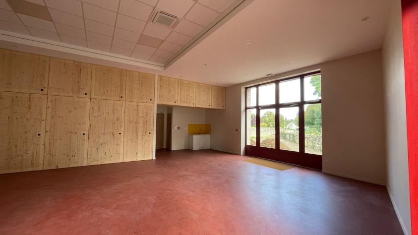 Vue de la salle principale vers l'extérieure