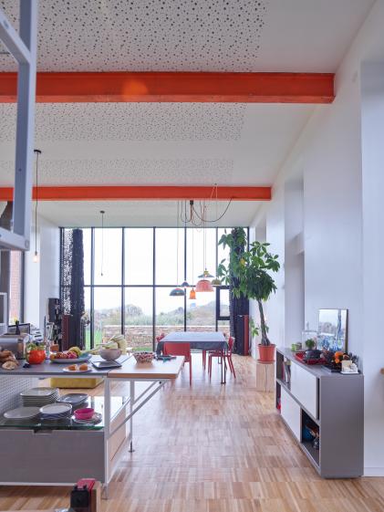 Maison dans une ancienne école, des volumes généreux