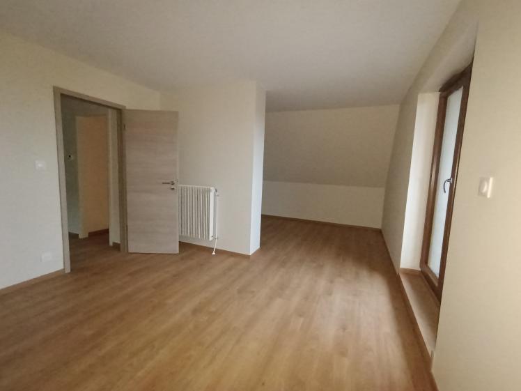 Chambre 2 avec terrasse à l'étage