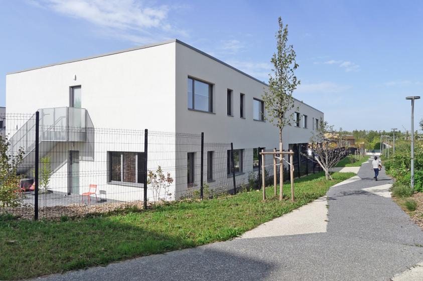 Vue depuis la coulée verte - Façade principale - accès au foyer médicalisé