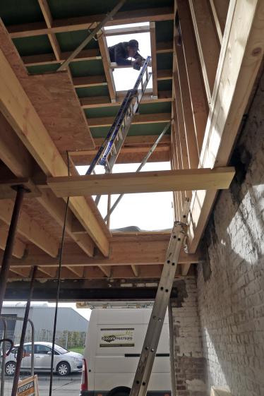 Chantier - Montage des murs et planchers en ossature bois