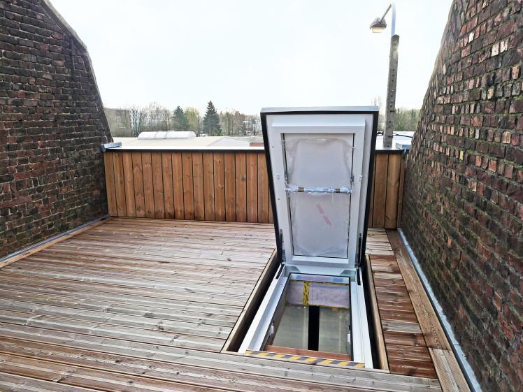 Vue depuis le toit terrasse - accès via une trappe de toit + Escalier échelle