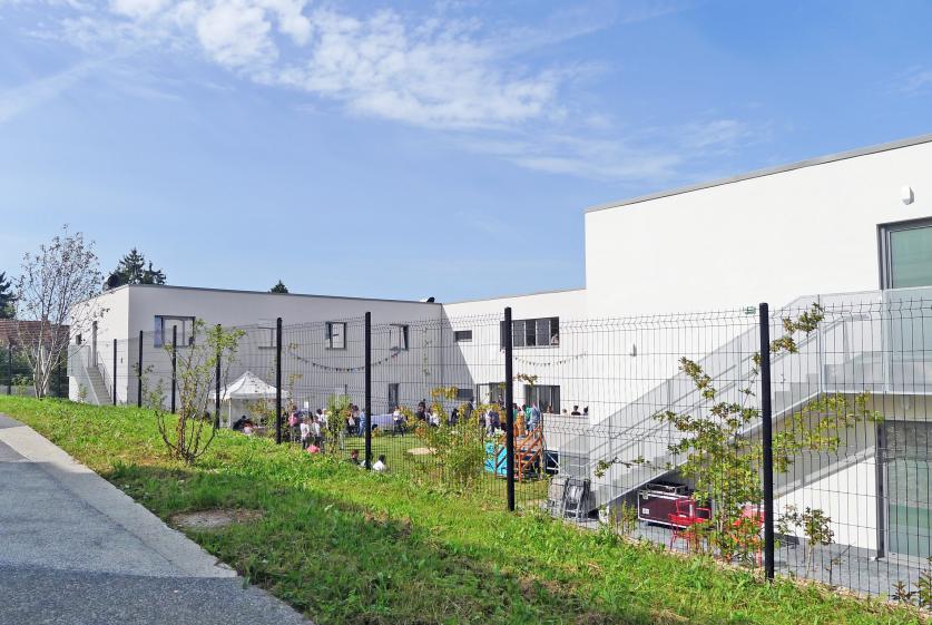 Vue de puis la coulée verte - Jardin arrière du foyer médicalisé