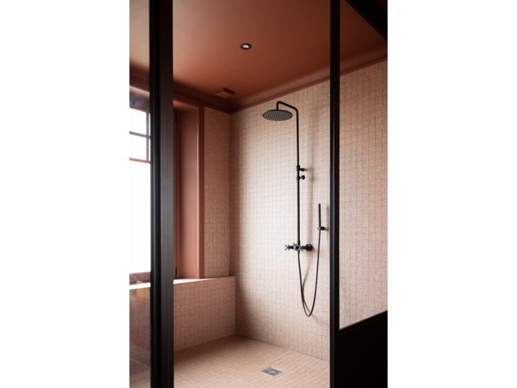 Rénovation d'une maison des années 30, une douche XXL