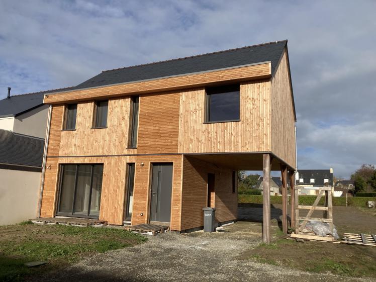 Maison neuve en ossature et bardage bois, façade sud