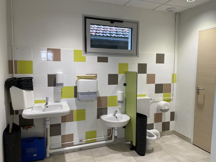 sanitaires reconstruits accessibles handicapés