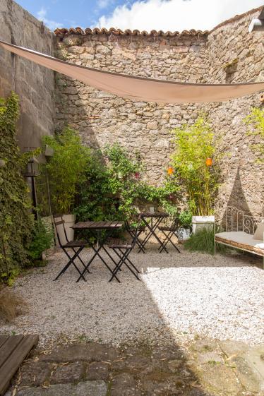 Cours / jardin extérieur 
