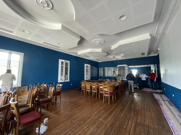 salle étage réalisée en 2022 (plafond et peinture)