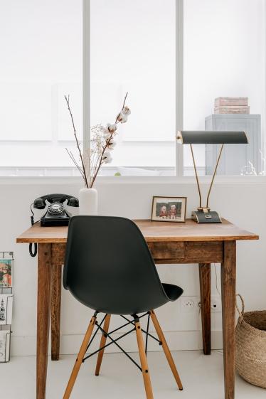 Zoom sur bureau chiné 