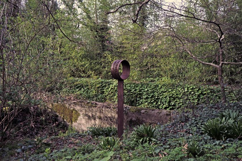 signalétique en acier cortene au parc Marès à Tresses. Photographie Agnès Clotis