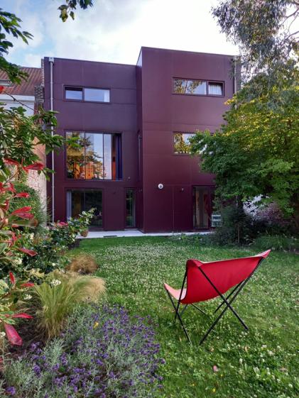 Maison de ville et atelier d’artiste - vue depuis le jardin