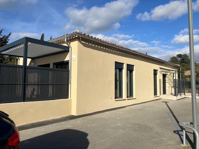 façade principale avec ouverture et Brise soleil intégrés 