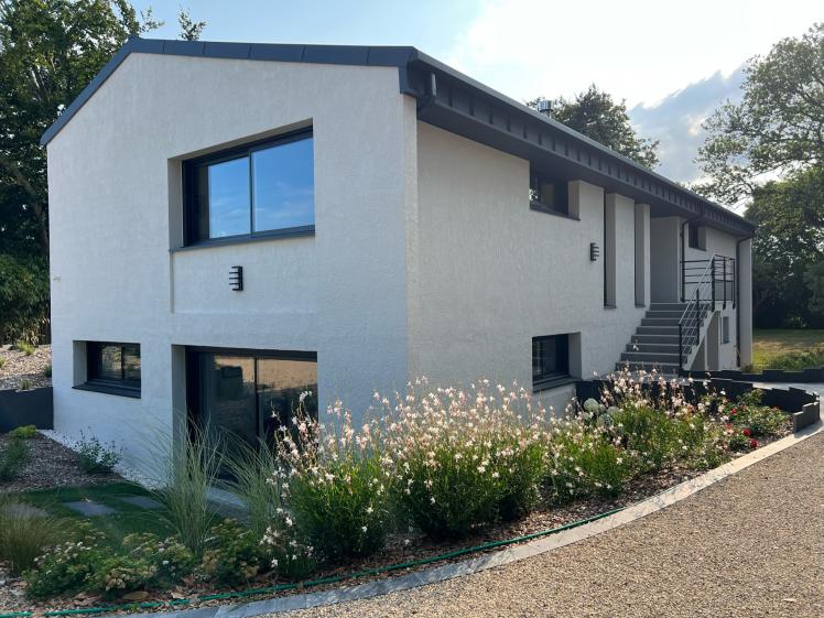 Le relookage de cette maison des années 80 lui a redonner un nouveau souffle
