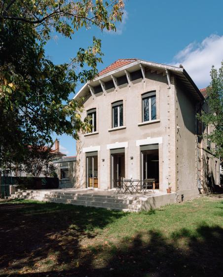 façade et terrasse