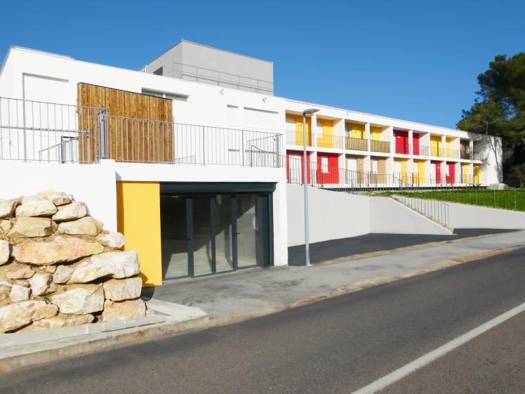 Entrée , parking