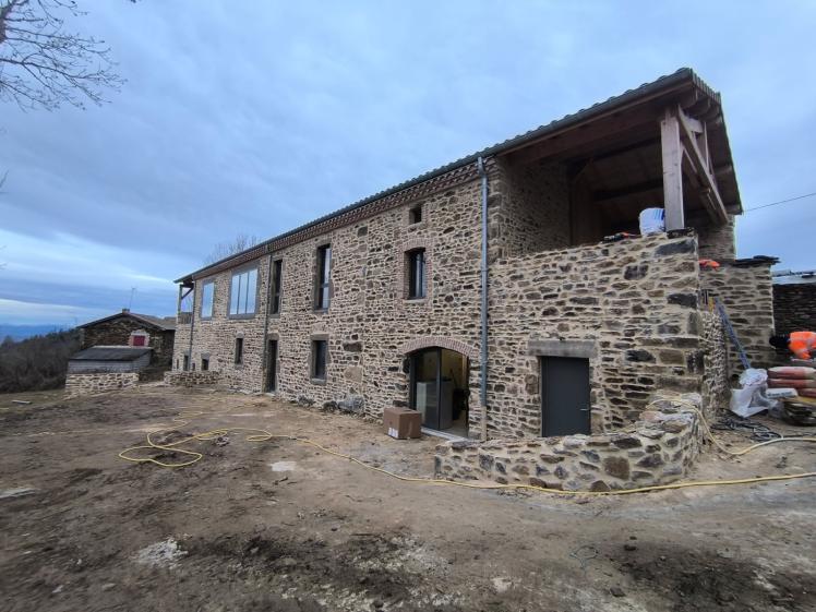 Vue de la façade et de la terrasse EST 