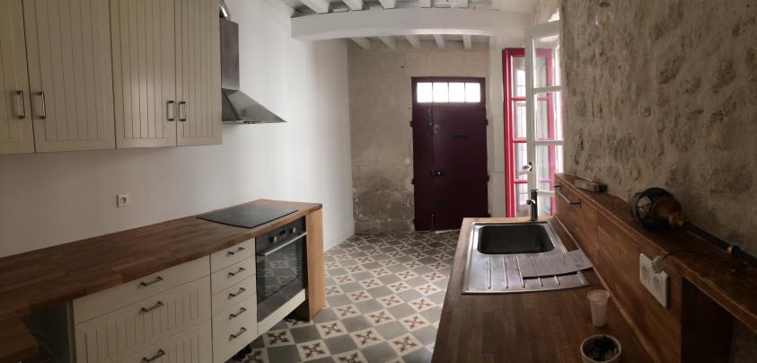 Vue générale de la cuisine, meubles existants réutilisés