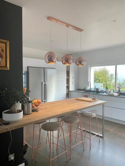 Ouverture sur l'extérieur et réorientation de la table ilôt