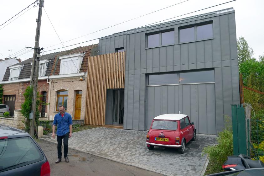 Façade Zinc joint debout - garde corps bois - vue depuis la rue